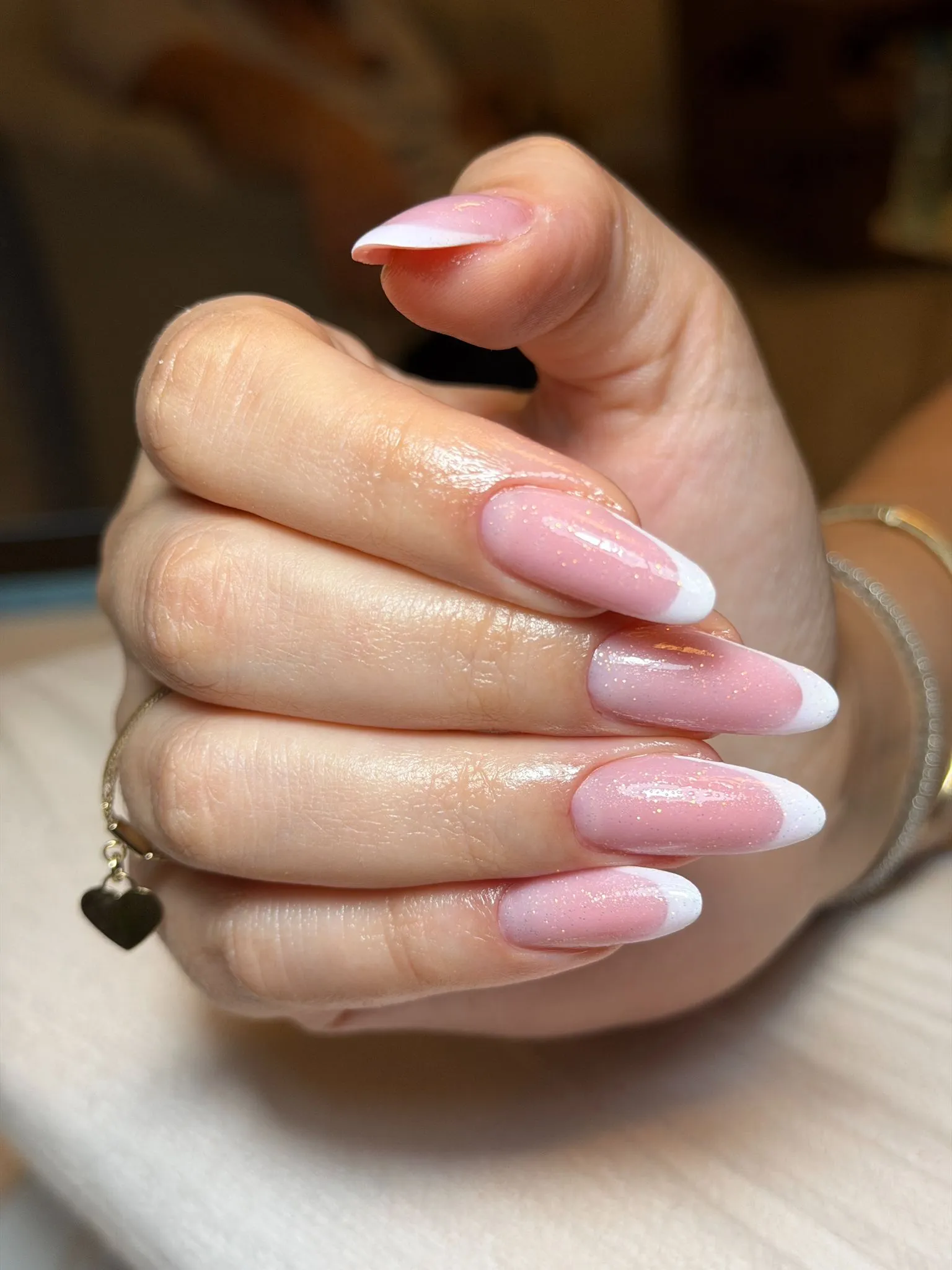 Manichiură impecabilă Elysia Beauty Lounge București